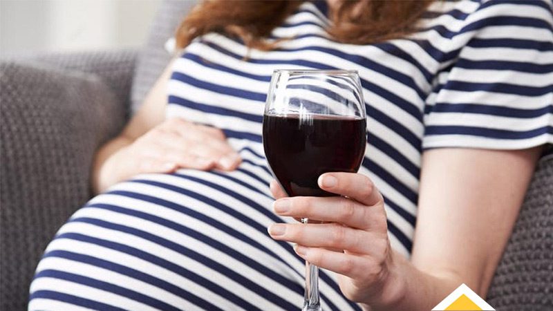 شایع‌ترین عوارض مصرف الکل والدین روی جنین چیست؟