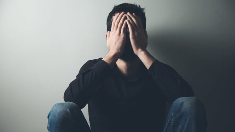 ارتباط بین تروما و اعتیاد چیست؟